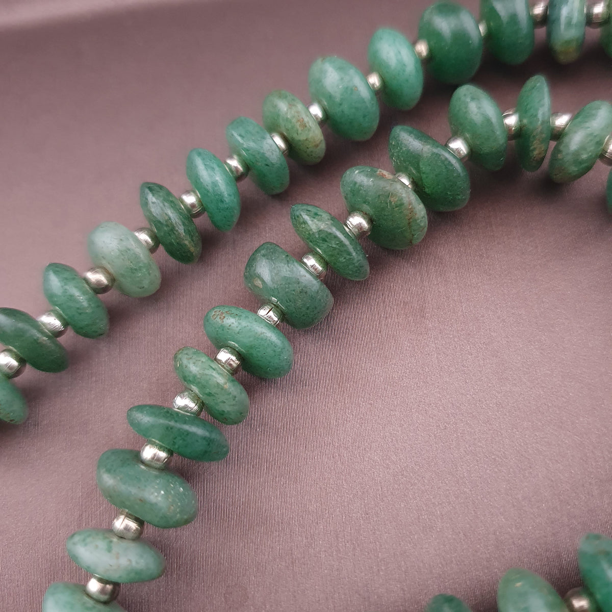 Collier de perles de jade en forme de pneu vintage