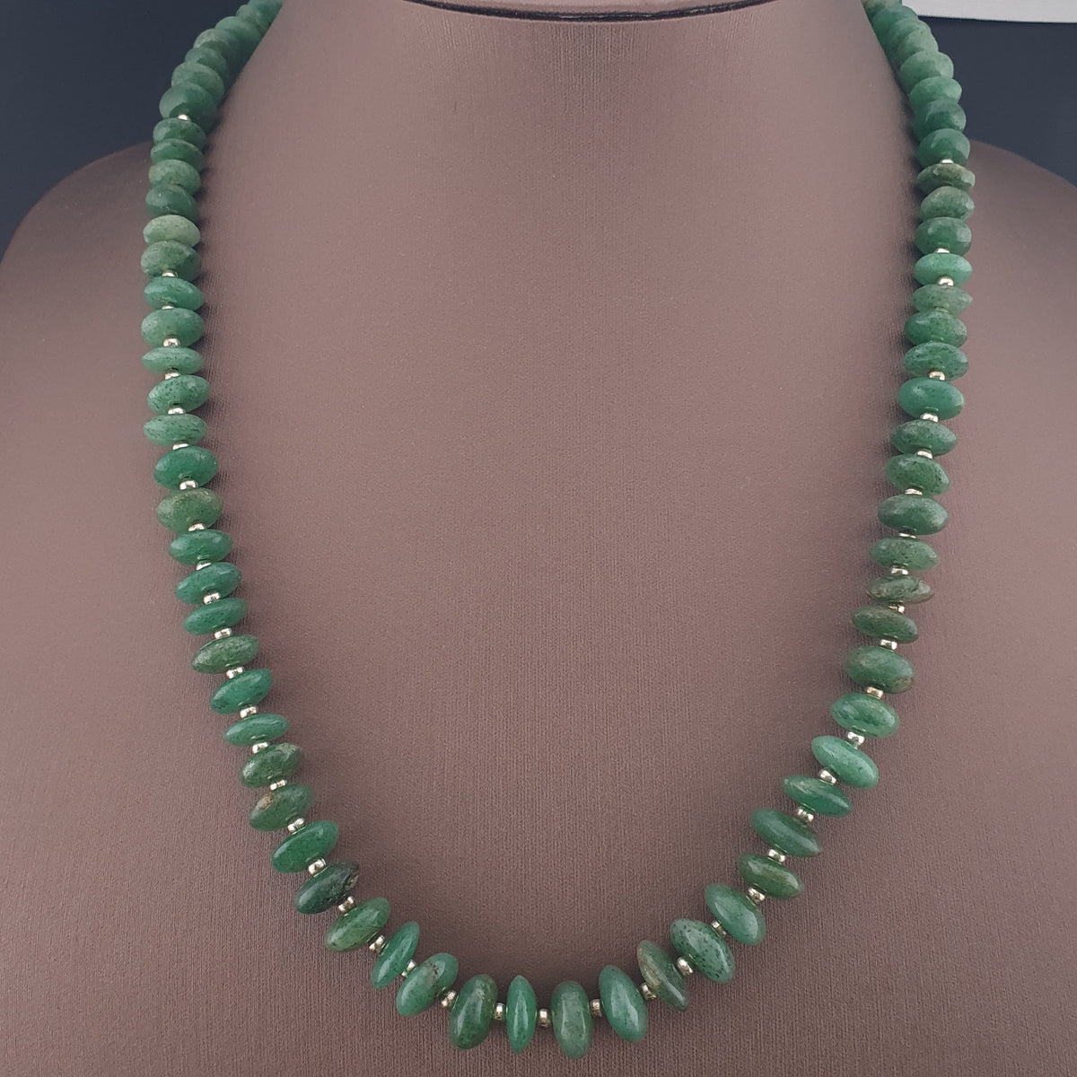 Collier de perles de jade en forme de pneu vintage