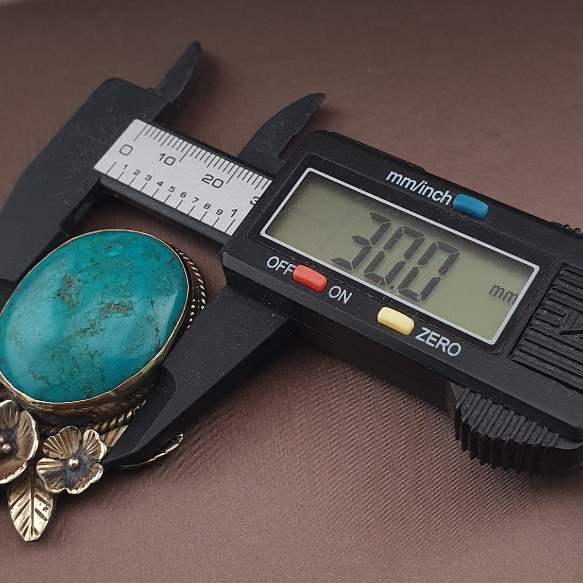 Pendentif vintage en laiton avec motif floral turquoise
