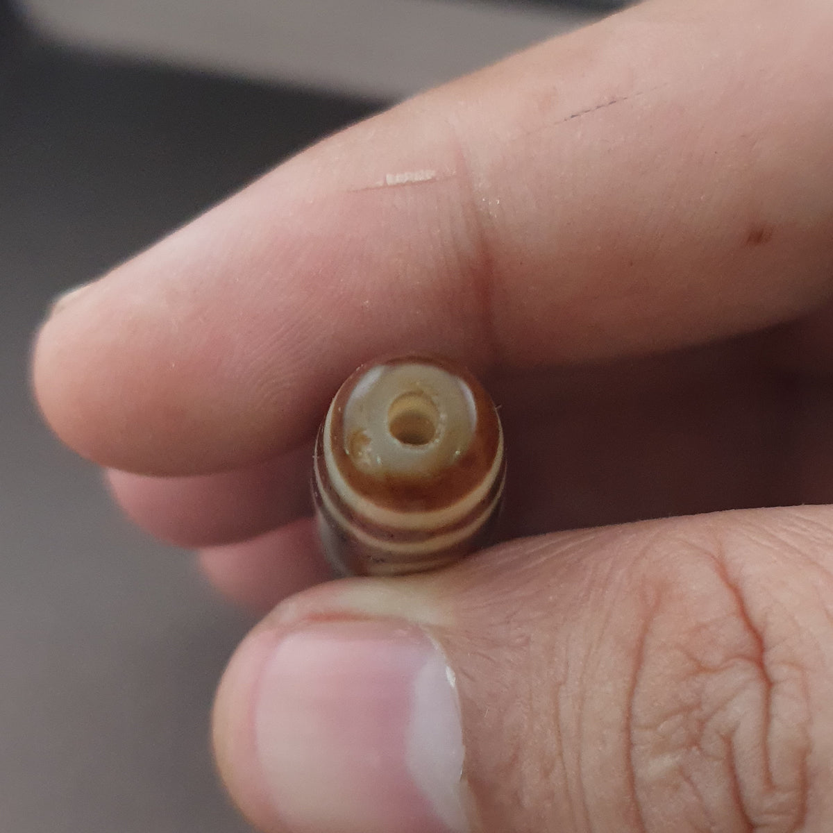Amulette tibétaine ancienne Perle Dzi en Agate de l'Himalaya à 6 Yeux