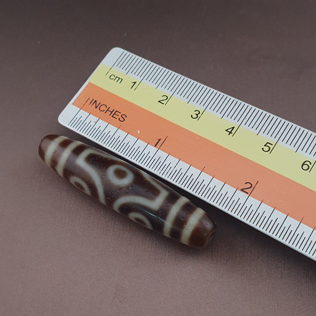 Amulette tibétaine ancienne Perle Dzi en Agate de l'Himalaya à 6 Yeux