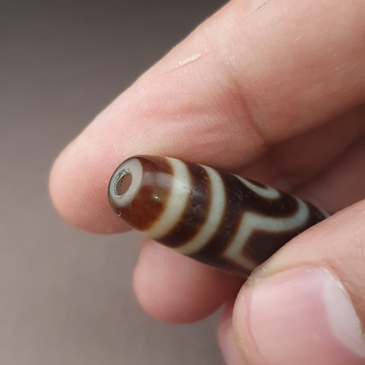 Amulette tibétaine ancienne Perle Dzi en Agate de l'Himalaya à 6 Yeux