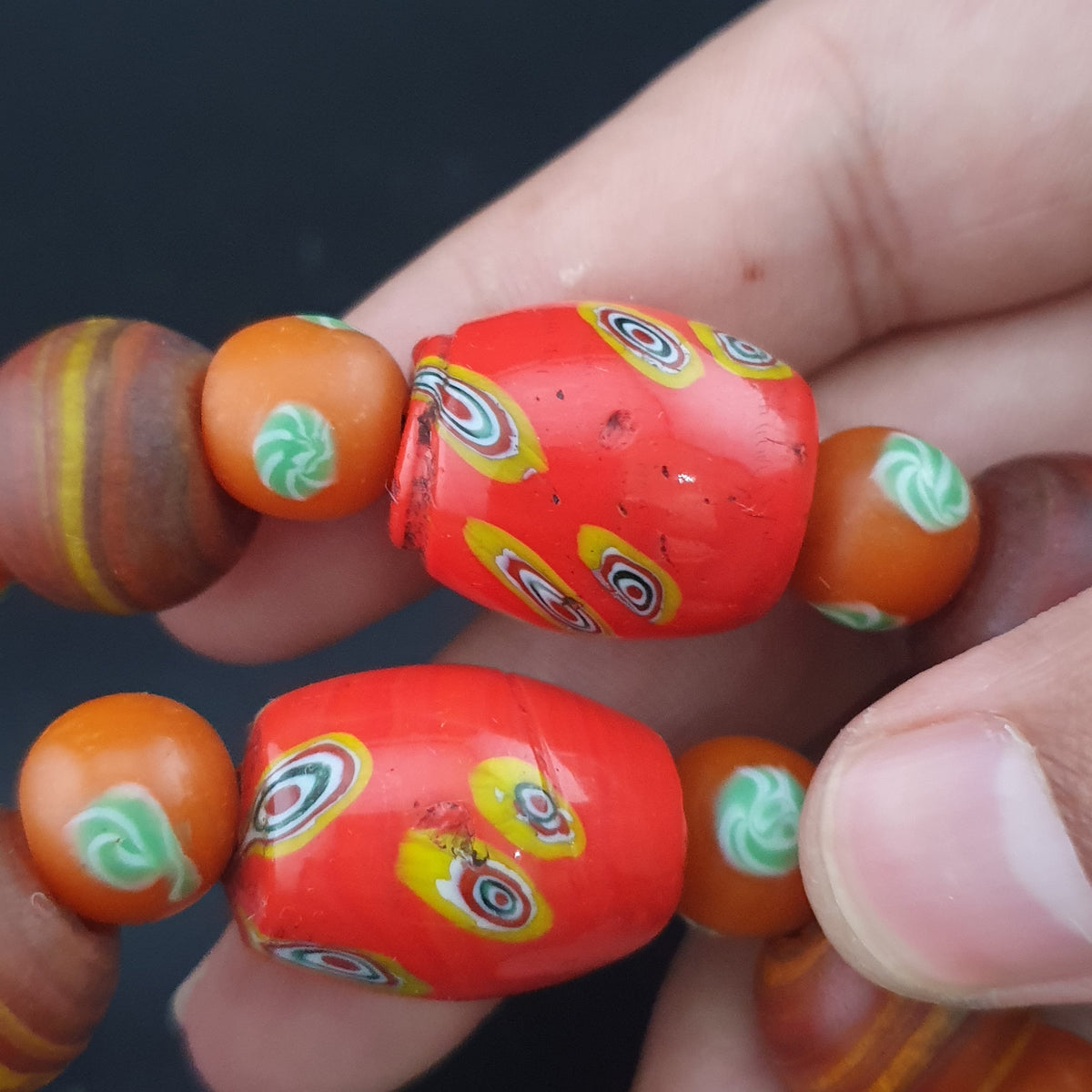 Halskette aus Vintage-Millefiori und afrikanischen Glasperlen im venezianischen Stil