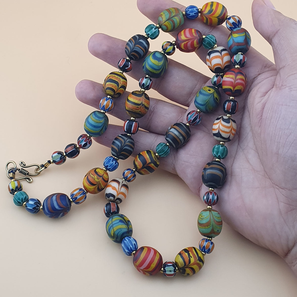 Collier de perles de verre antiques Murano Style Plumes et Chevrons Vénitiens