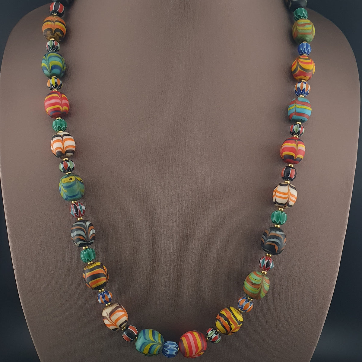 Collier de perles de verre antiques Murano Style Plumes et Chevrons Vénitiens