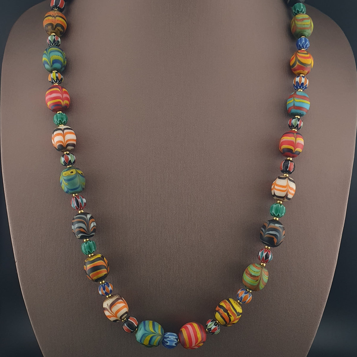 Collier de perles de verre antiques Murano Style Plumes et Chevrons Vénitiens