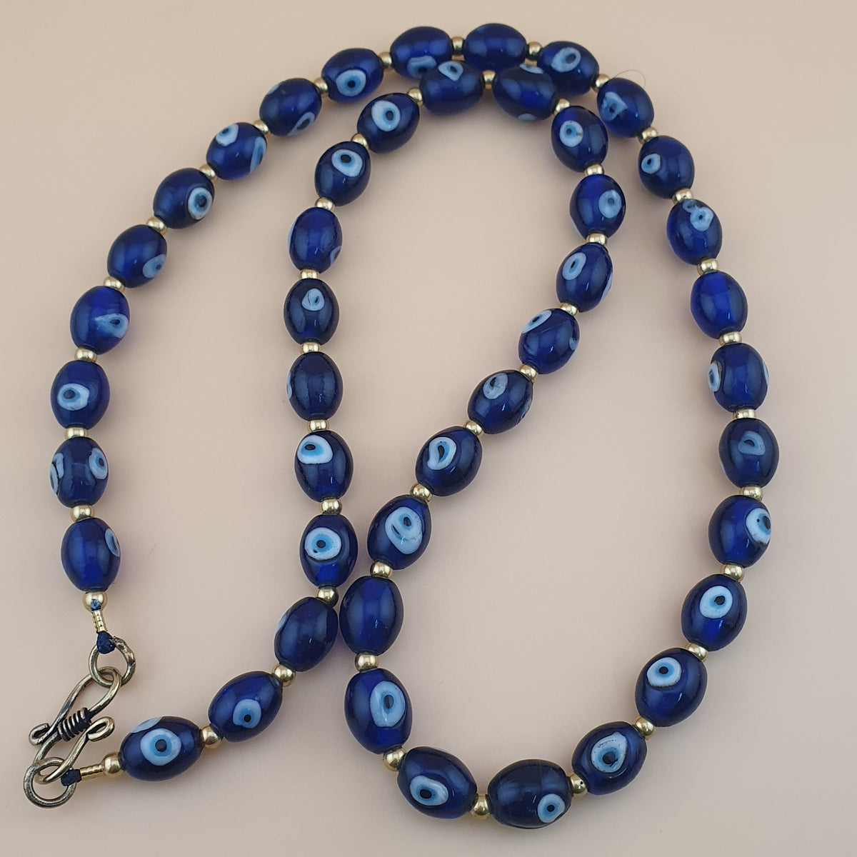 Collier de perles en verre œil de Hamsa de style vénitien antique