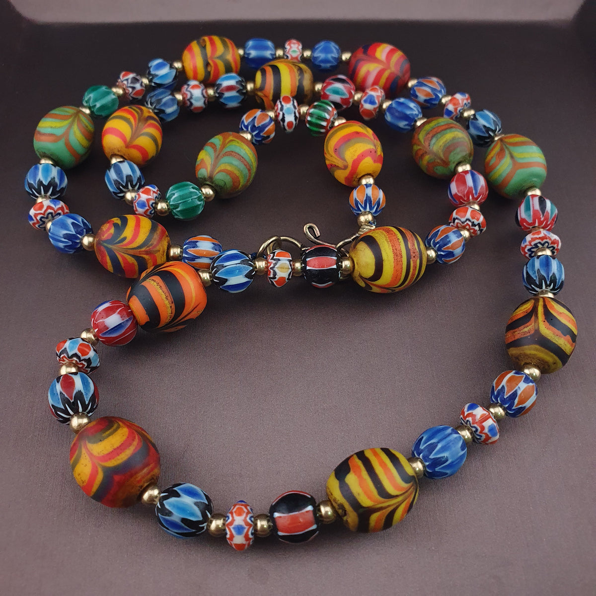 Vintage Venetian Style Feather Desgin & Mulitlayer Chevorn Glass Beads Necklace