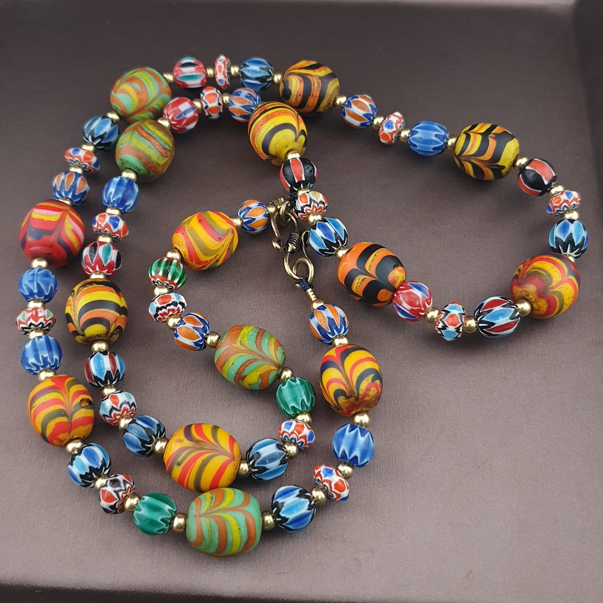 Vintage Venetian Style Feather Desgin & Mulitlayer Chevorn Glass Beads Necklace