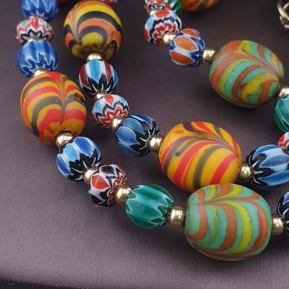 Vintage Venetian Style Feather Desgin & Mulitlayer Chevorn Glass Beads Necklace