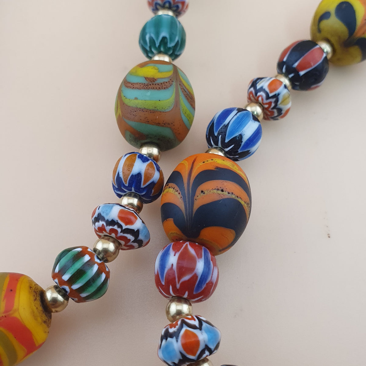 Vintage Venetian Style Feather Desgin & Mulitlayer Chevorn Glass Beads Necklace