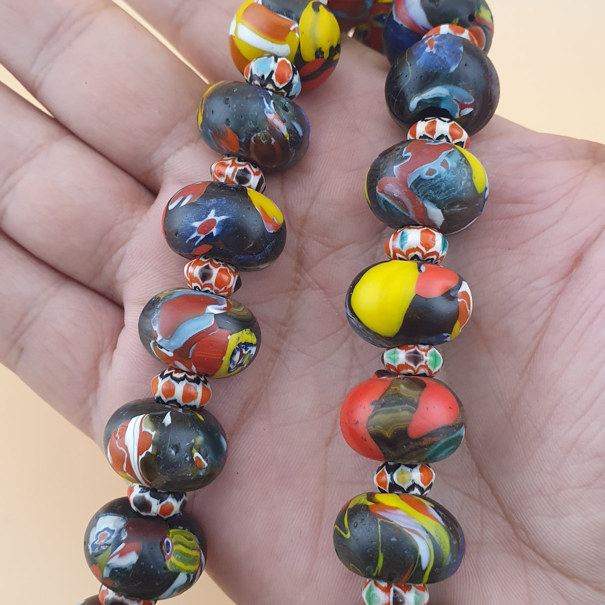 Collier de perles de verre de style vénitien vintage Millefiori et Chevron