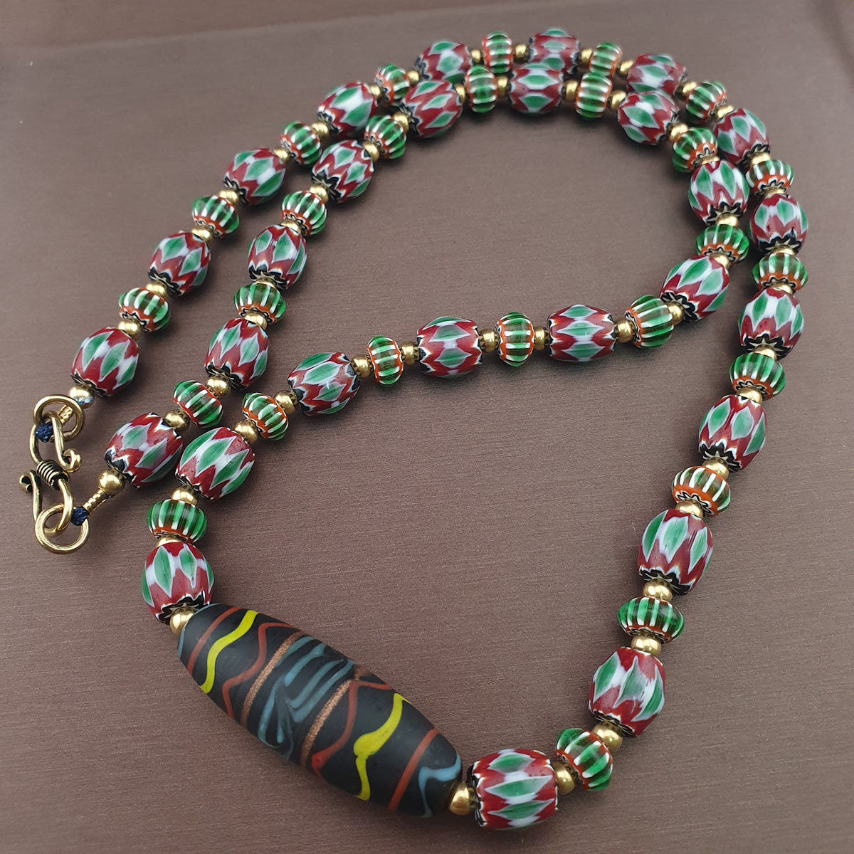 Collier Pendentif Verre Fait Main Chevrons Verts Style Vénitien Vintage