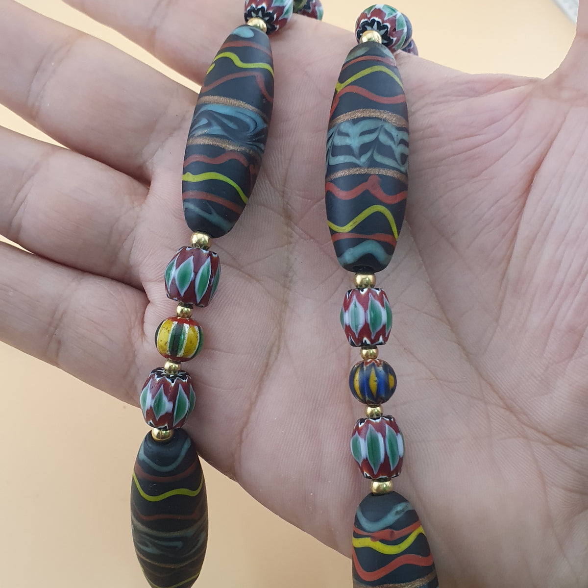 Collier en verre et perles de verre chevrons faits main, style vénitien vintage