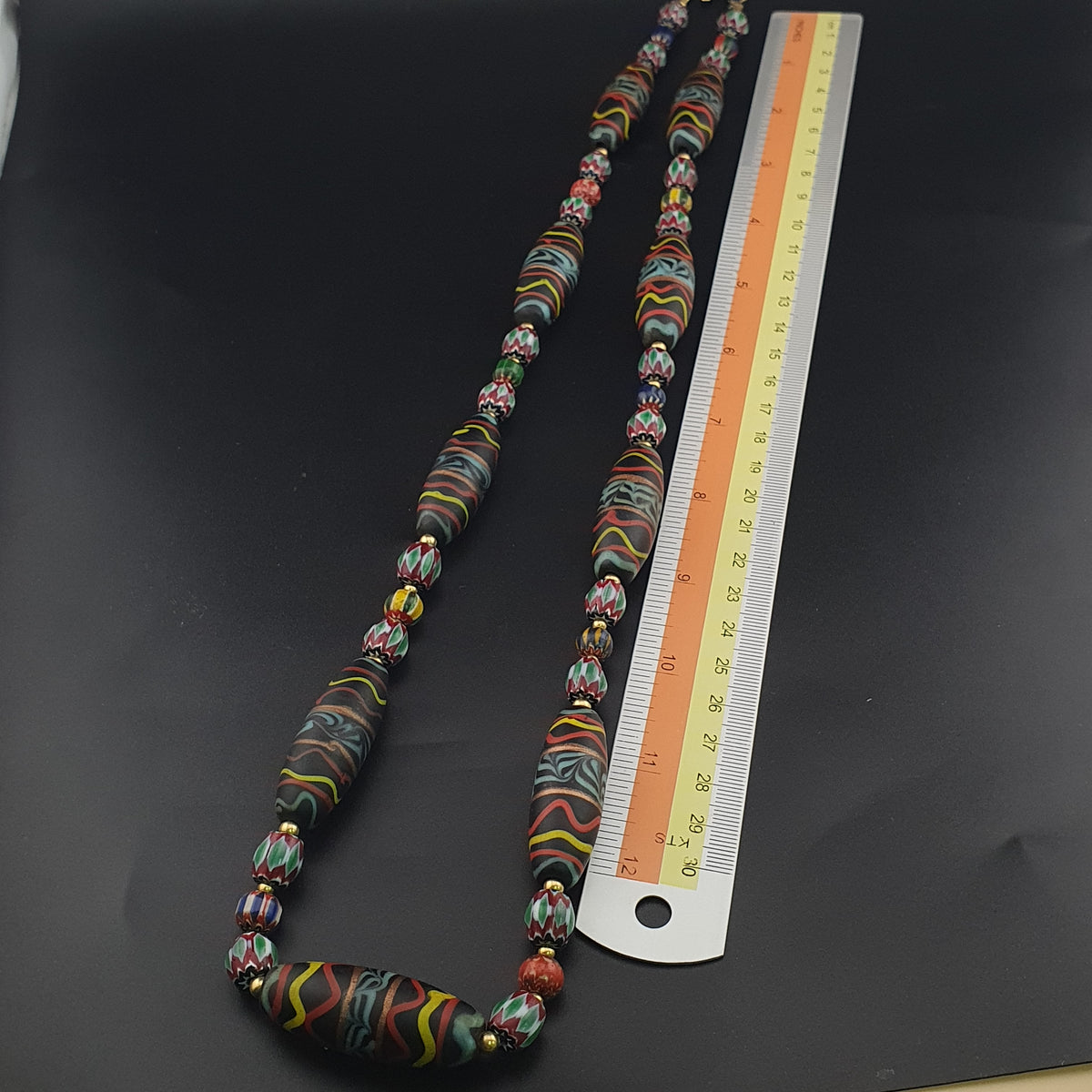 Collier en verre et perles de verre chevrons faits main, style vénitien vintage