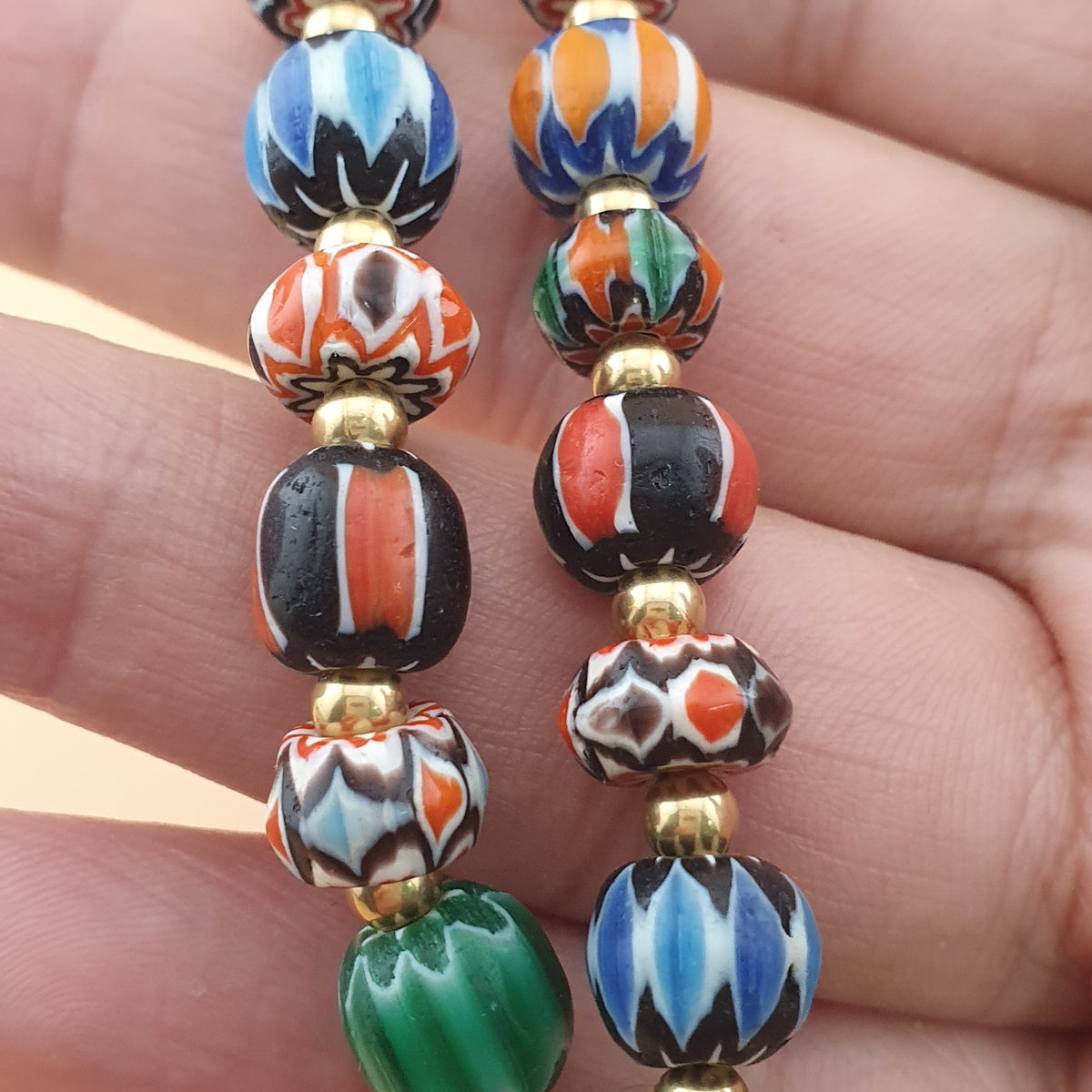 Collier pendentif Pumtek Pyu en verre Chevron multicouche style vénitien vintage