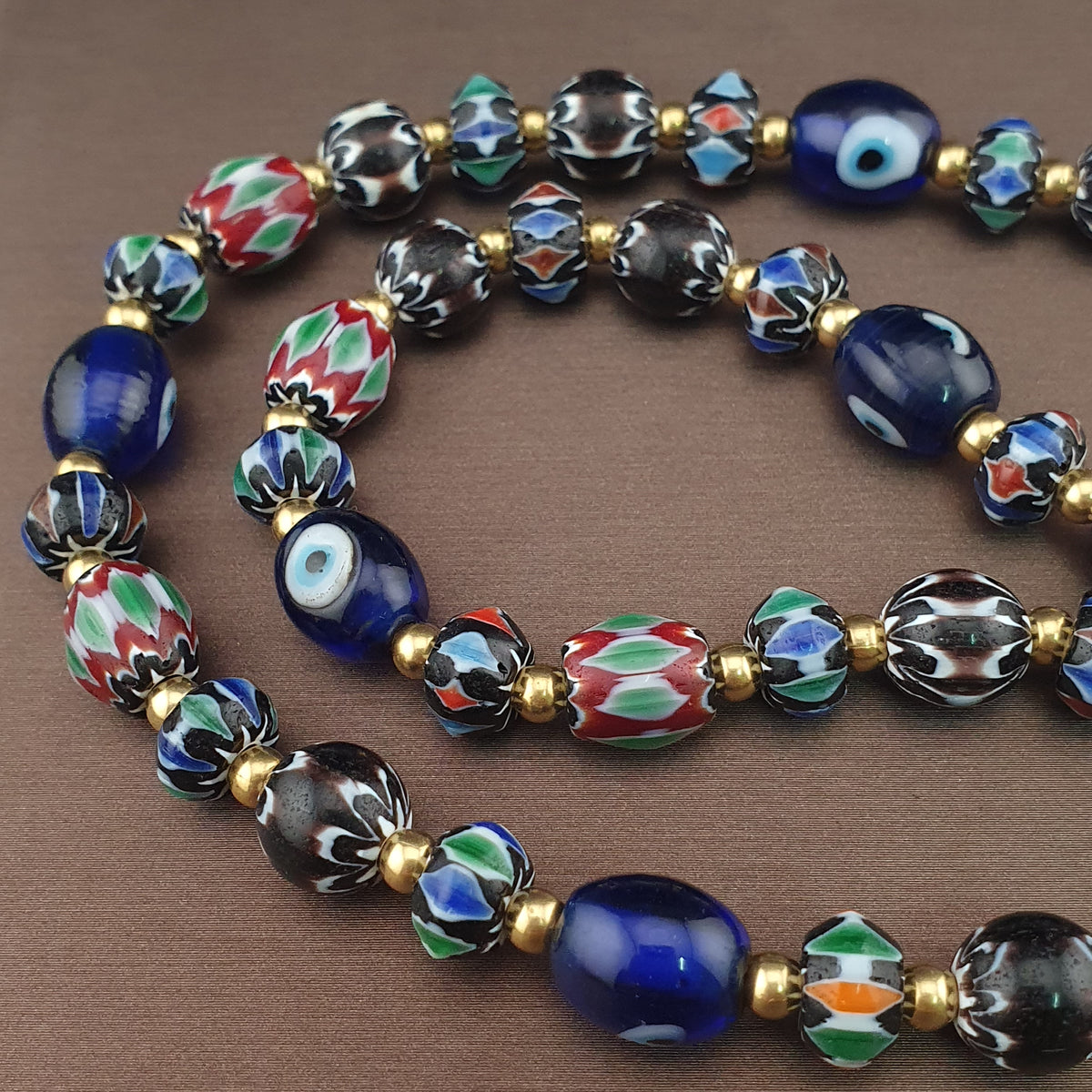 Collier de perles pendentifs en verre vénitien style chevron et millefiori vintage