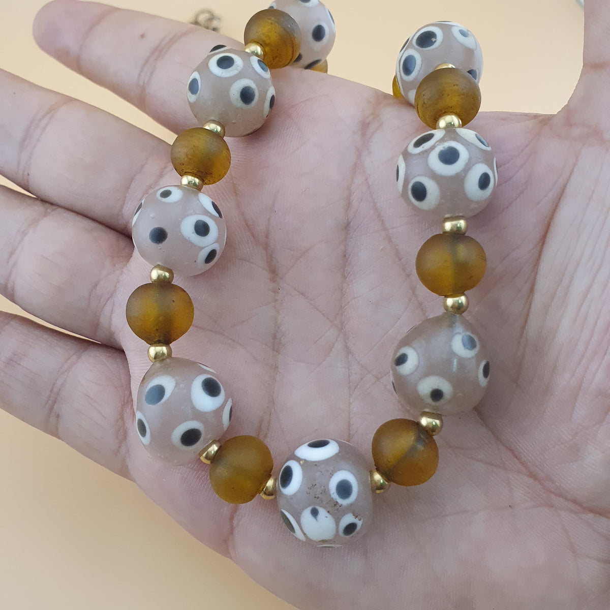 Collier de perles vénitiennes vintage, de style africain, en œil de moufette et verre jaune