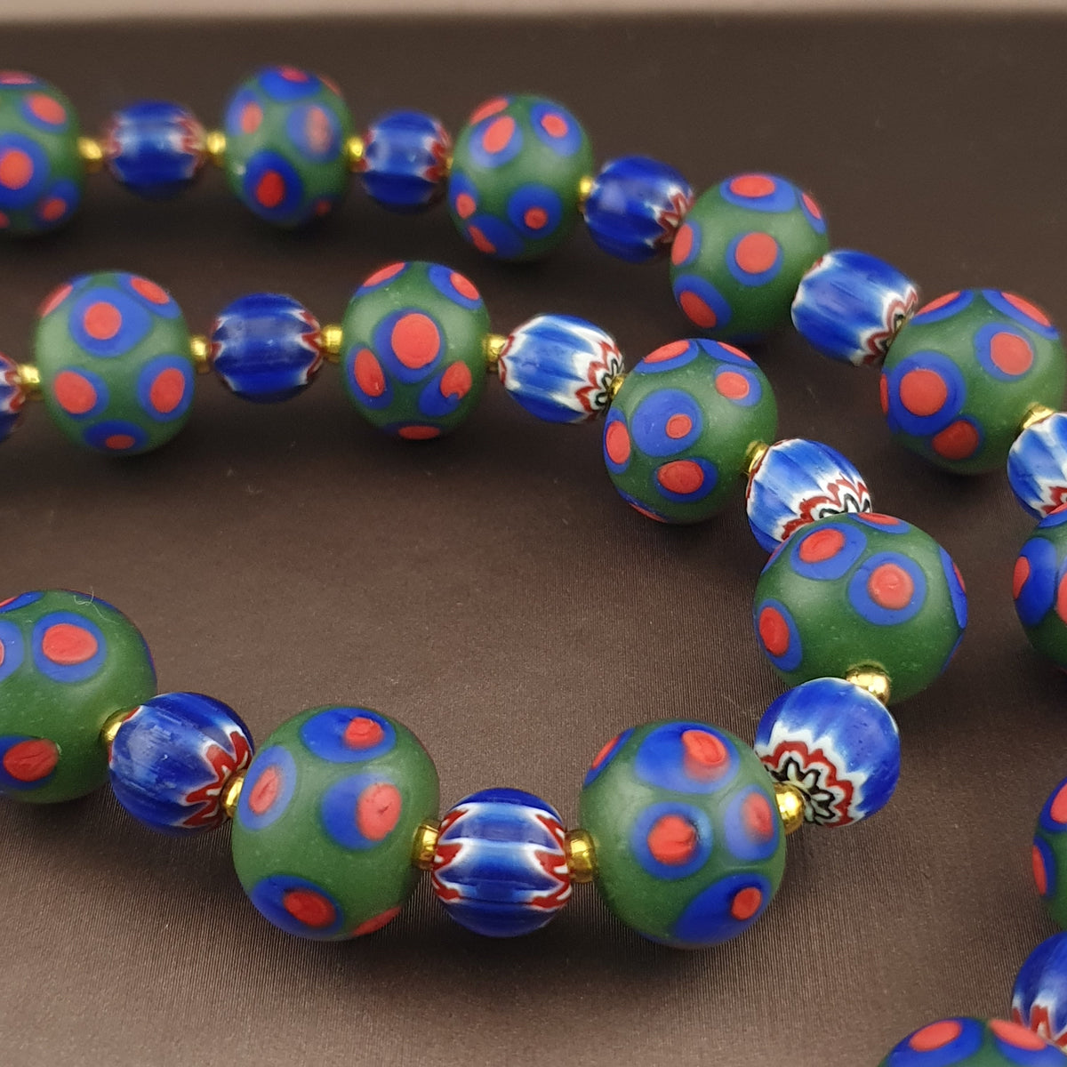 Collier de Perles en Verre Millefiori & Chevron Style Vénitien Antique