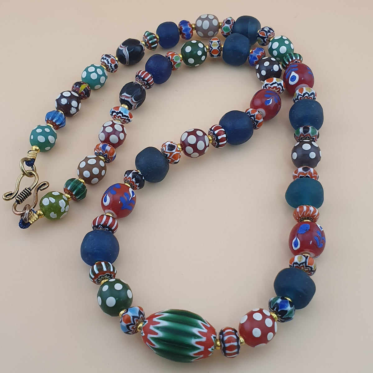 Collier de perles de verre vintage vénitiennes, style africain, "Mille Yeux" et chevrons