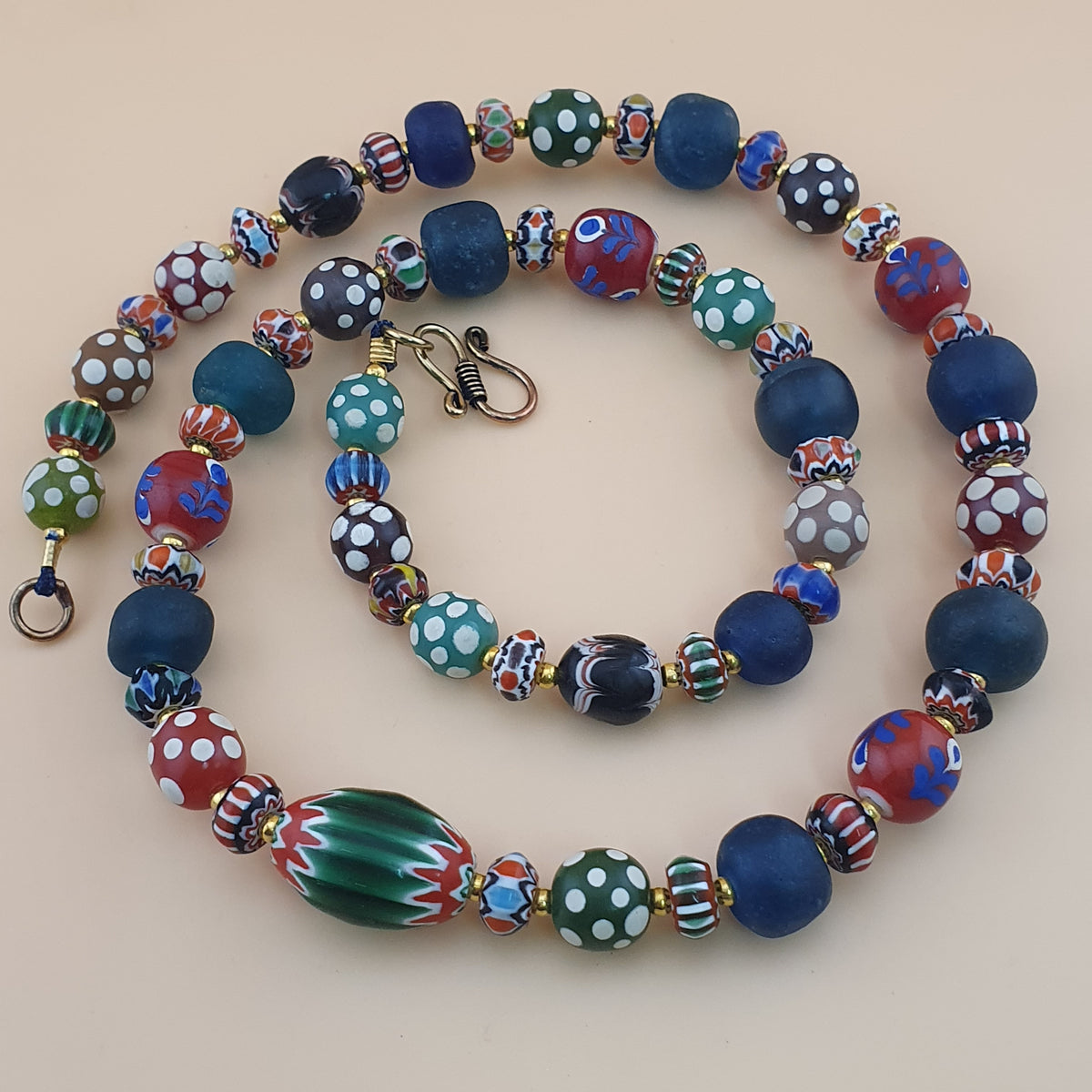 Collier de perles de verre vintage vénitiennes, style africain, "Mille Yeux" et chevrons