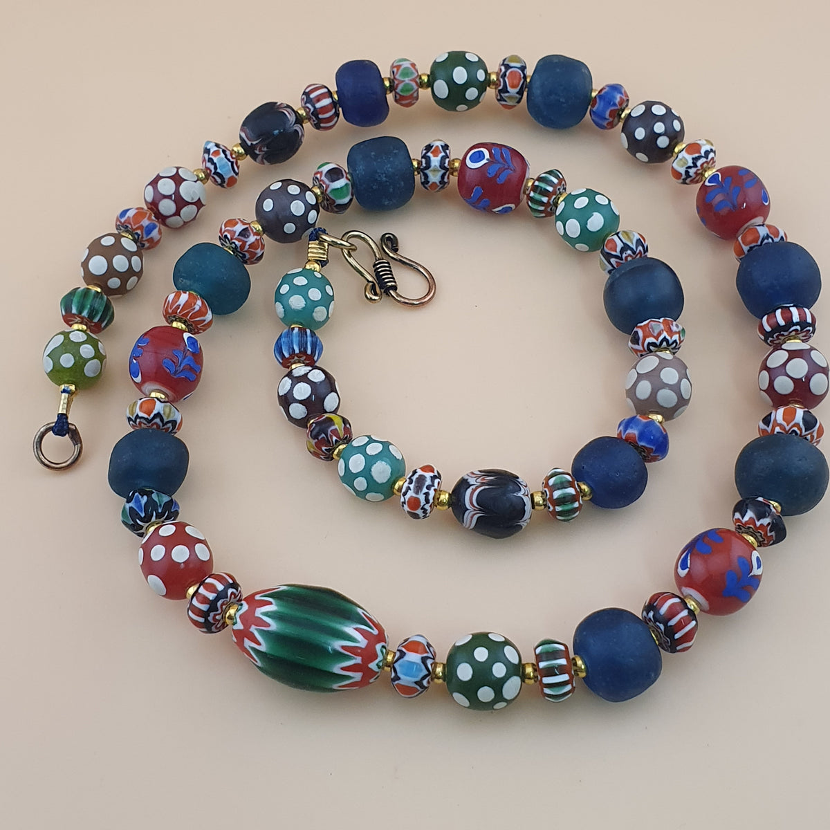 Collier de perles de verre vintage vénitiennes, style africain, "Mille Yeux" et chevrons