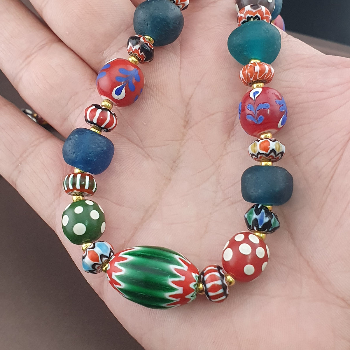 Collier de perles de verre vintage vénitiennes, style africain, "Mille Yeux" et chevrons