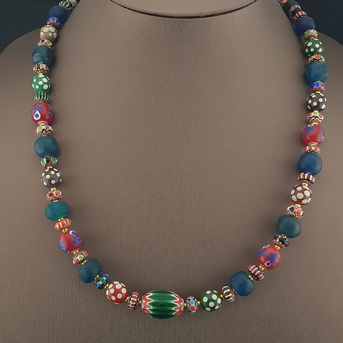Collier de perles de verre vintage vénitiennes, style africain, "Mille Yeux" et chevrons