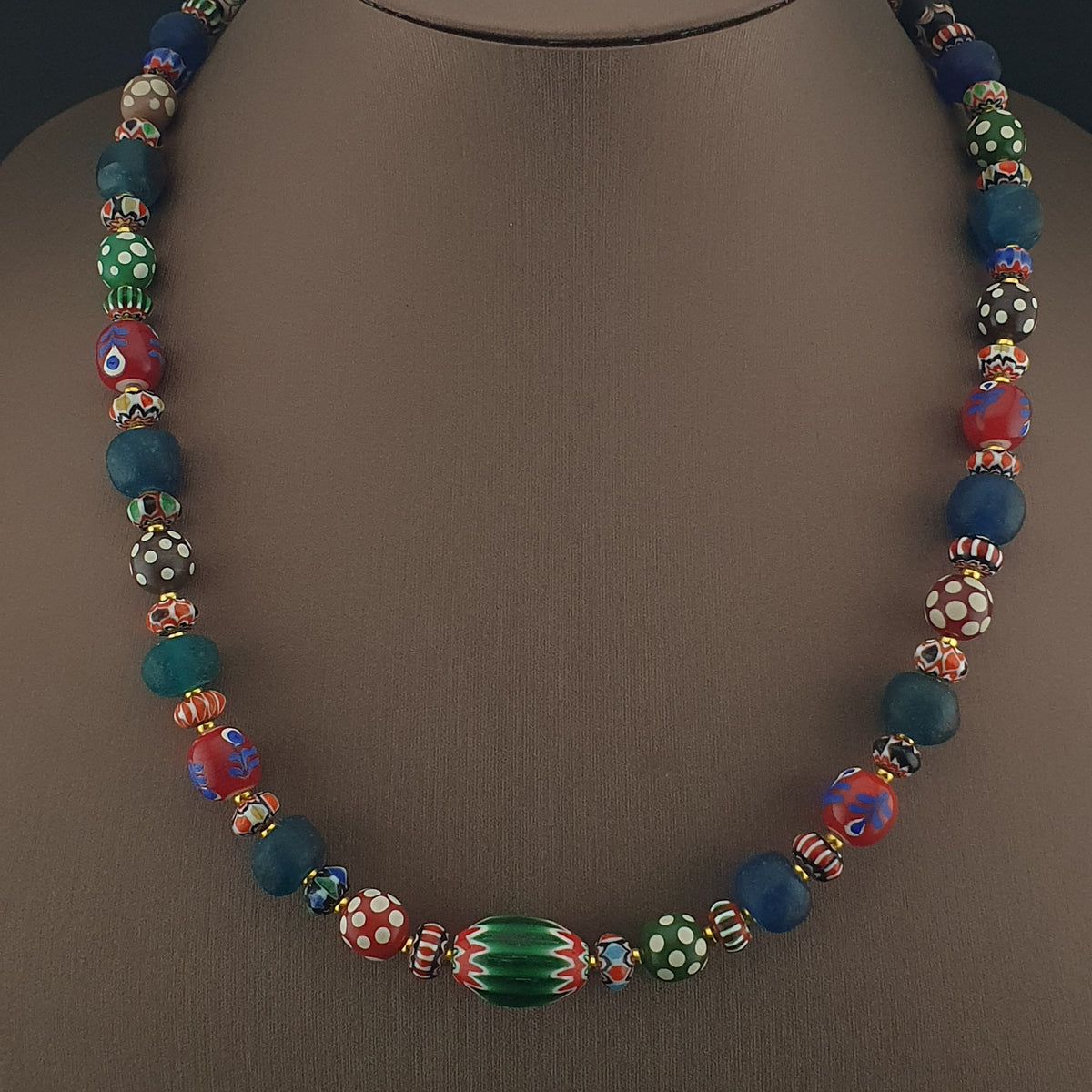 Collier de perles de verre vintage vénitiennes, style africain, "Mille Yeux" et chevrons