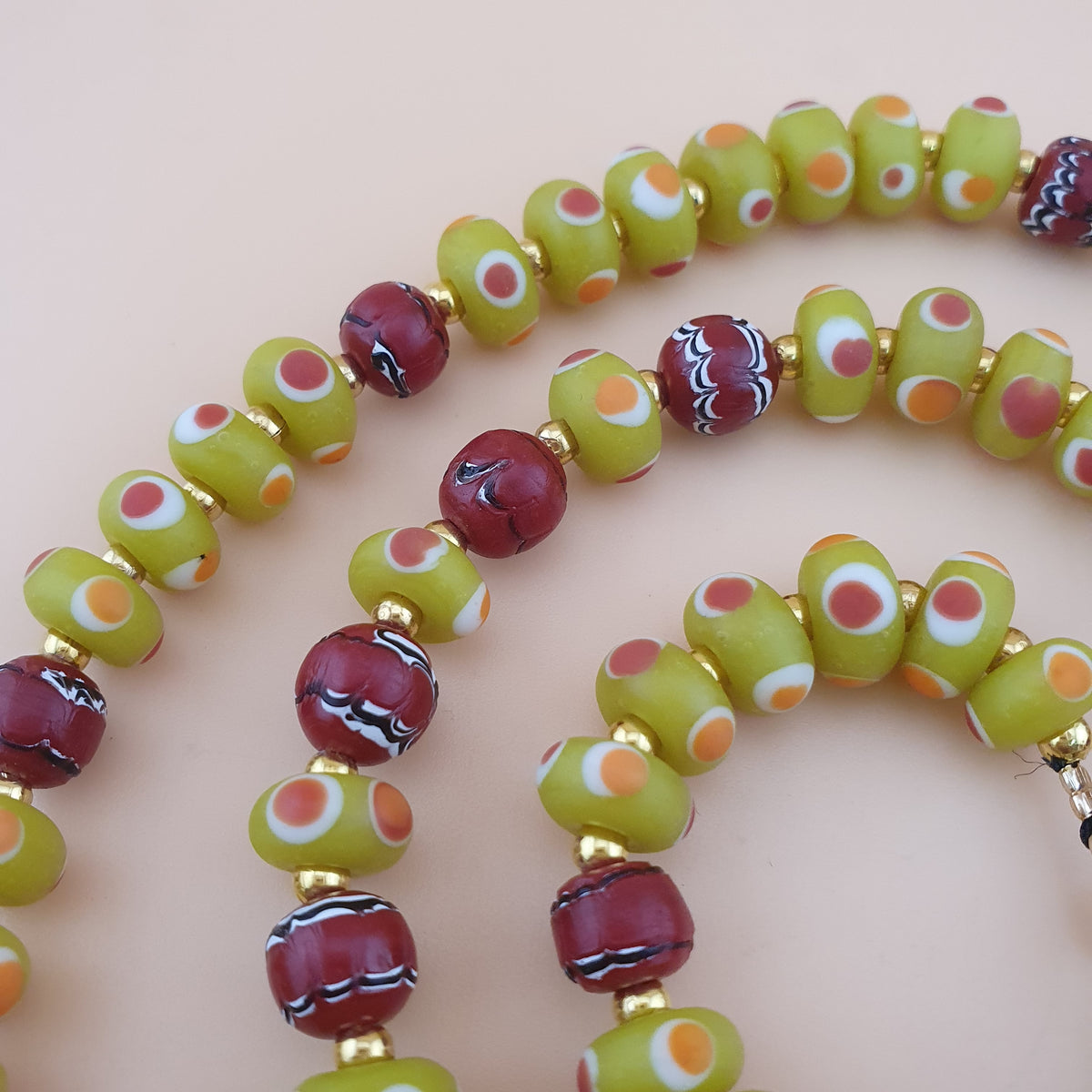 Collier de perles de verre en forme de pneu "Skunk Eyes" de style vénitien vintage, vert feuille
