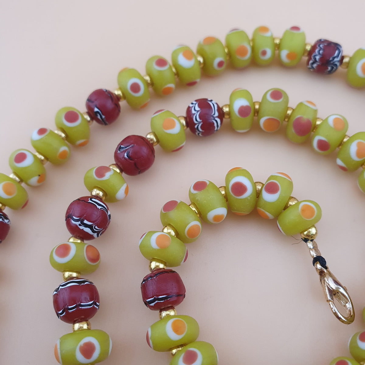 Collier de perles de verre en forme de pneu "Skunk Eyes" de style vénitien vintage, vert feuille