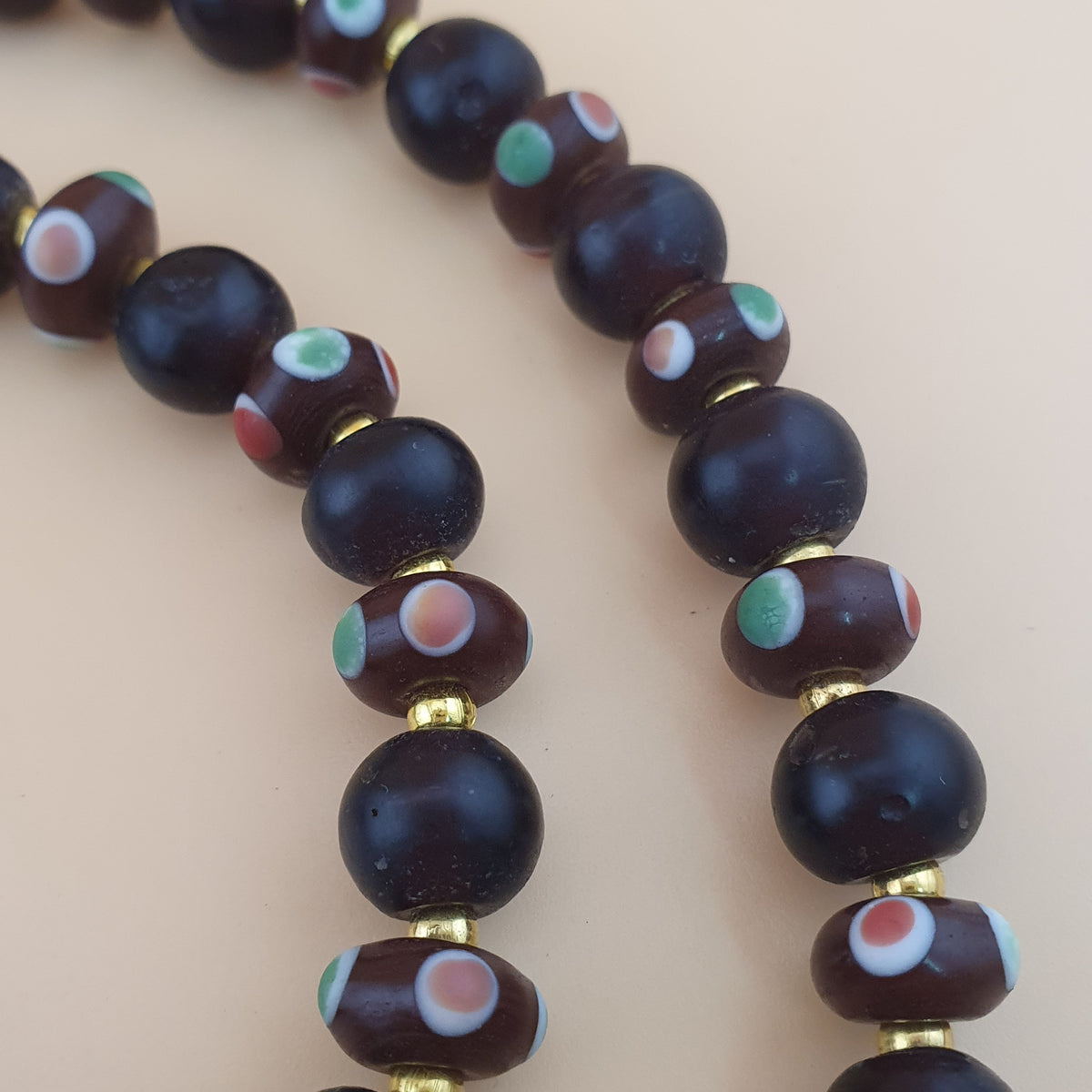 Ancien Collier Vénitien Style Africain Perles Œil et Perles Rondes en Verre Noir et Marron