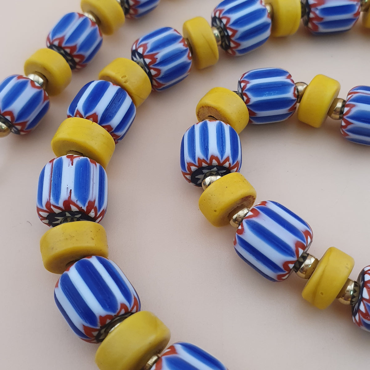 Collier de perles de verre en forme de pneu chevron et jaune de style vénitien et africain