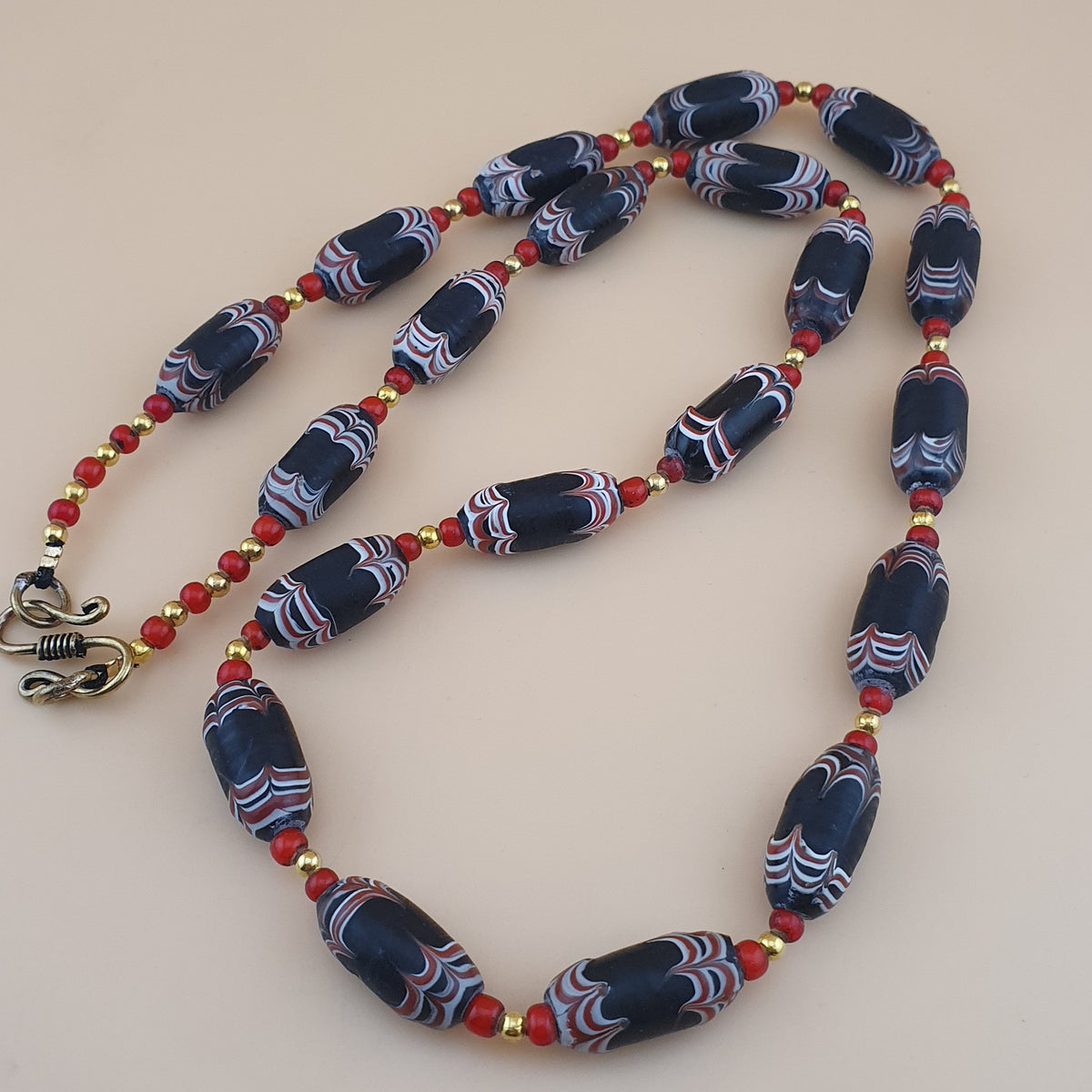 Collier de perles vénitiennes style africain vintage et perles de verre WhiteHeart de Venise