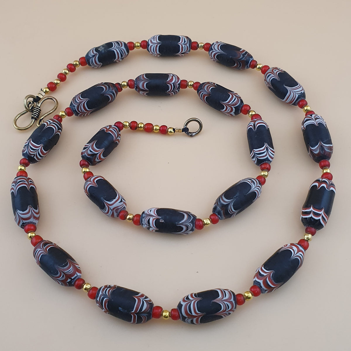Collier de perles vénitiennes style africain vintage et perles de verre WhiteHeart de Venise