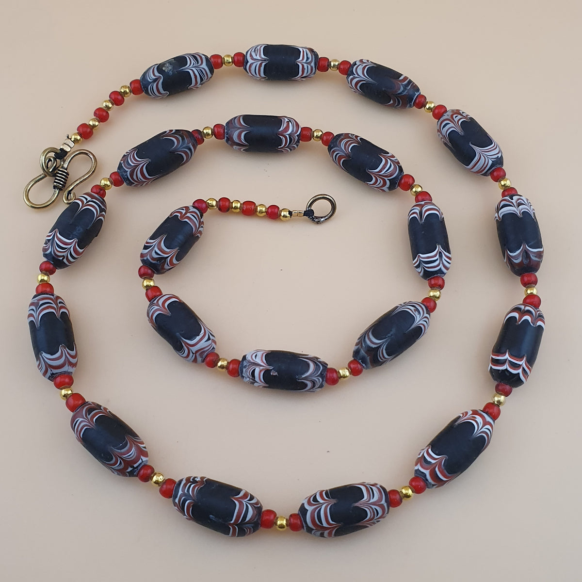 Collier de perles vénitiennes style africain vintage et perles de verre WhiteHeart de Venise