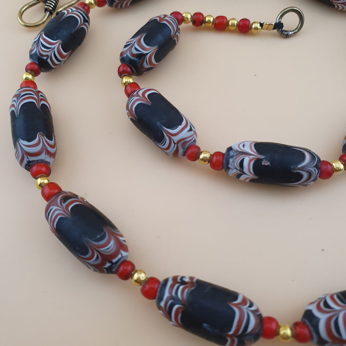 Collier de perles vénitiennes style africain vintage et perles de verre WhiteHeart de Venise