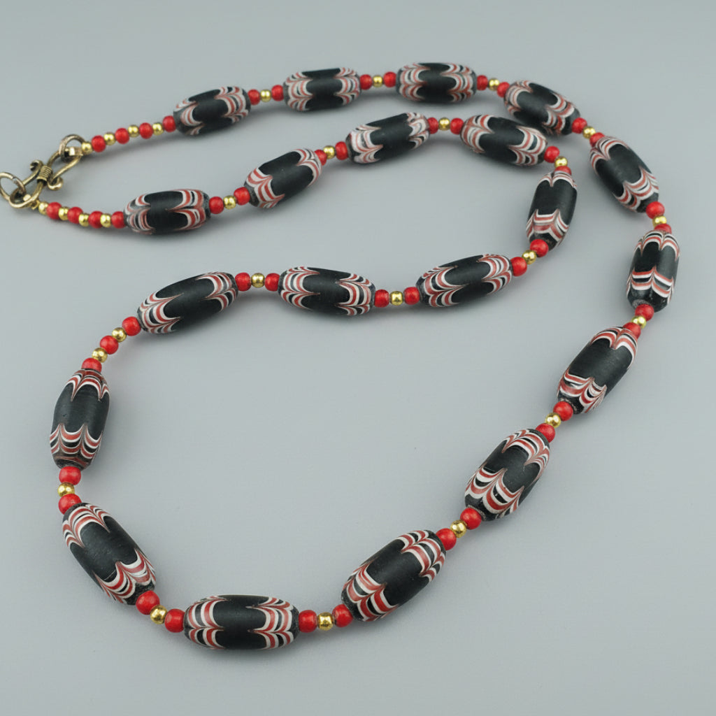 Collier de perles vénitiennes style africain vintage et perles de verre WhiteHeart de Venise