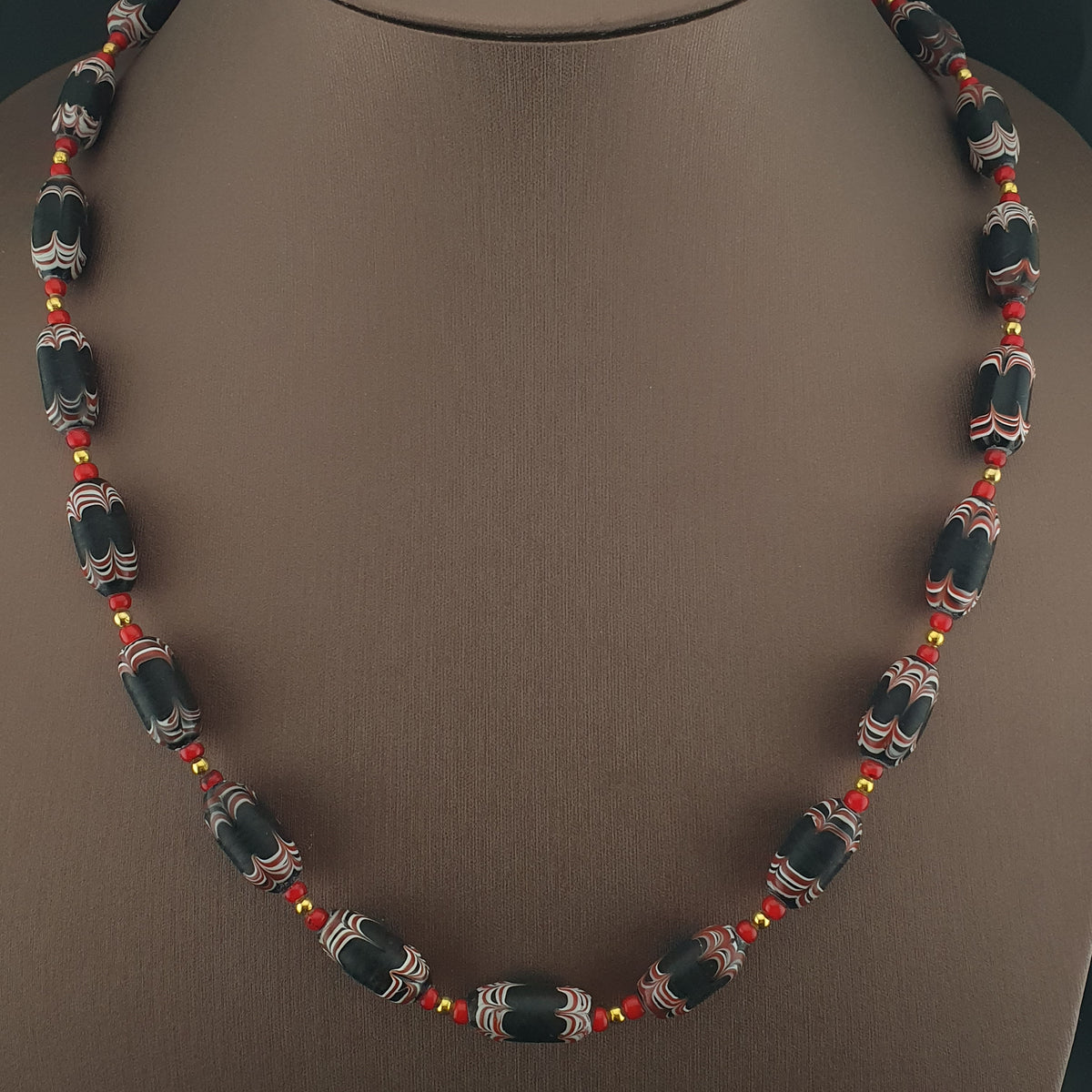 Collier de perles vénitiennes style africain vintage et perles de verre WhiteHeart de Venise