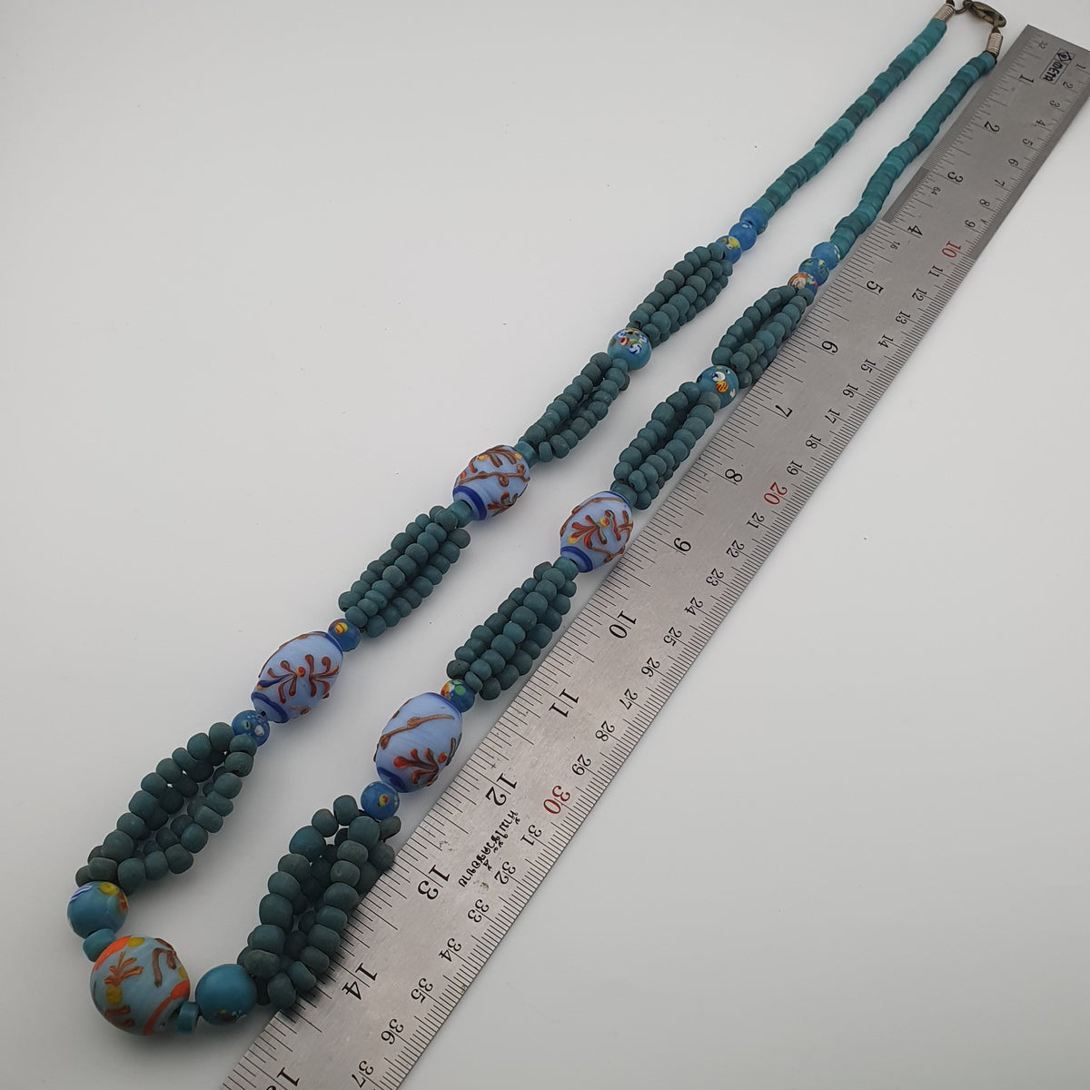 Collier de perles vénitiennes antiques en verre (style africain) et de perles africaines en verre de couleur turquoise