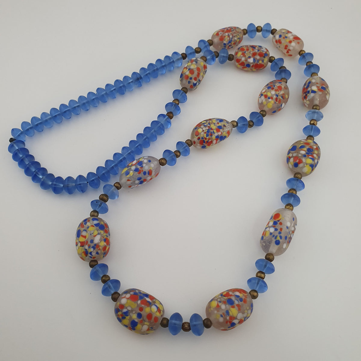 Collier en aventurine et perles de verre africaines bleues en forme de pneu, style vénitien vintage africain