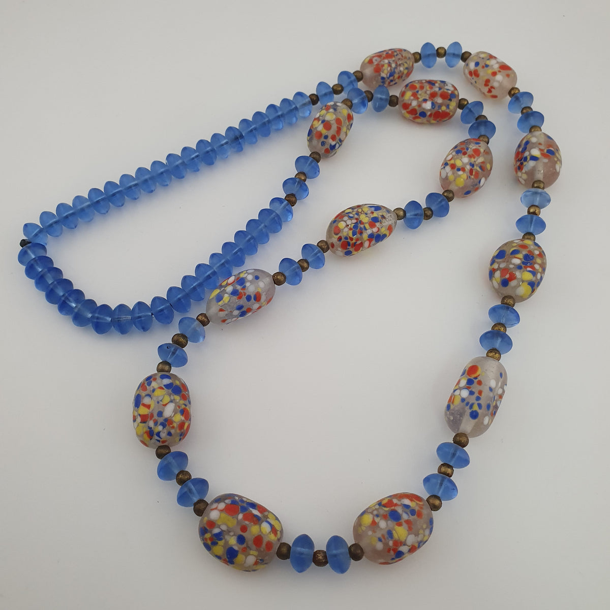 Collier en aventurine et perles de verre africaines bleues en forme de pneu, style vénitien vintage africain