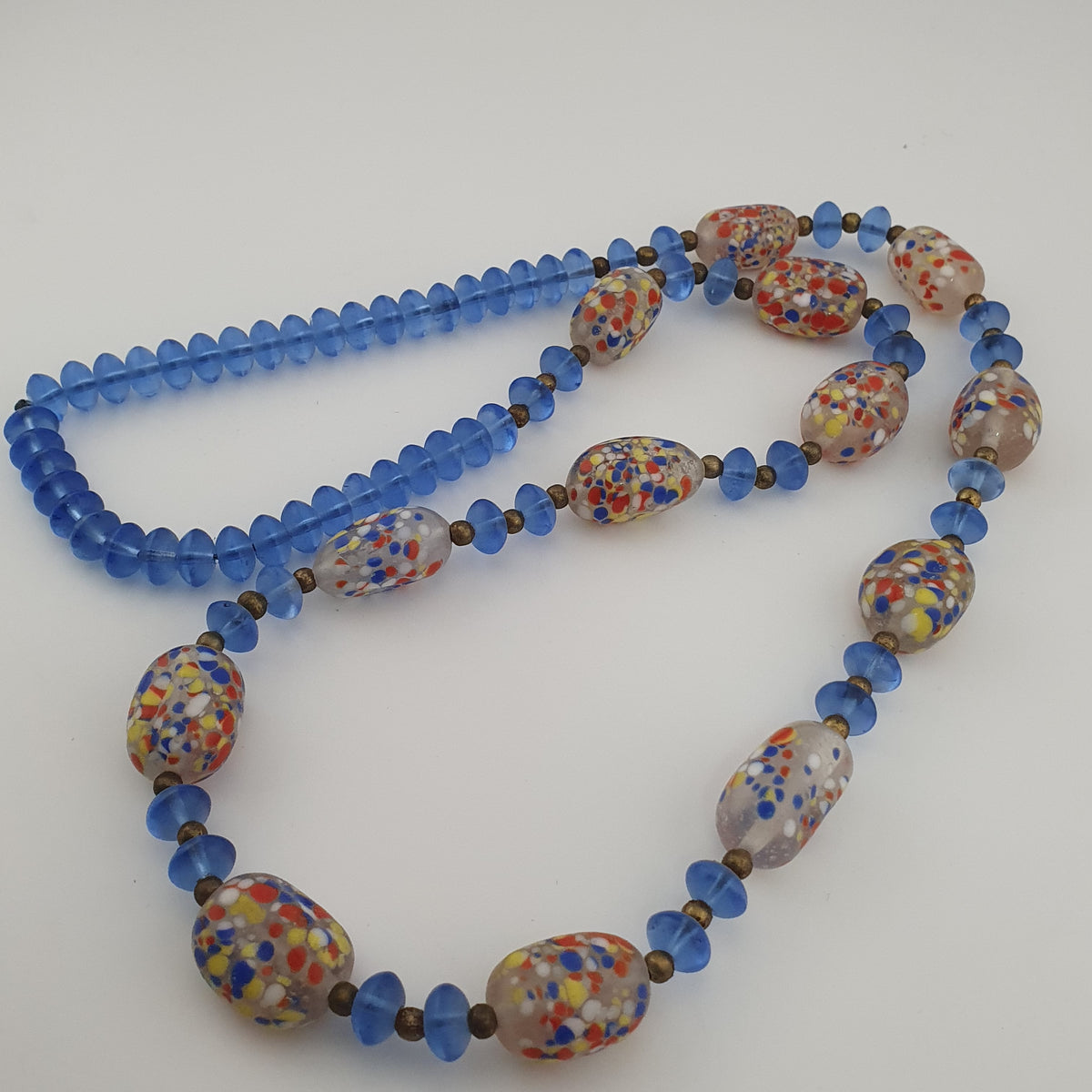 Collier en aventurine et perles de verre africaines bleues en forme de pneu, style vénitien vintage africain