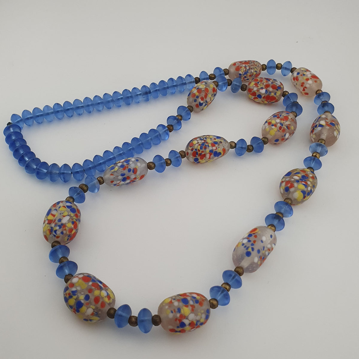 Collier en aventurine et perles de verre africaines bleues en forme de pneu, style vénitien vintage africain