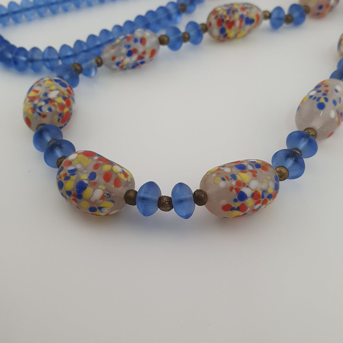 Collier en aventurine et perles de verre africaines bleues en forme de pneu, style vénitien vintage africain