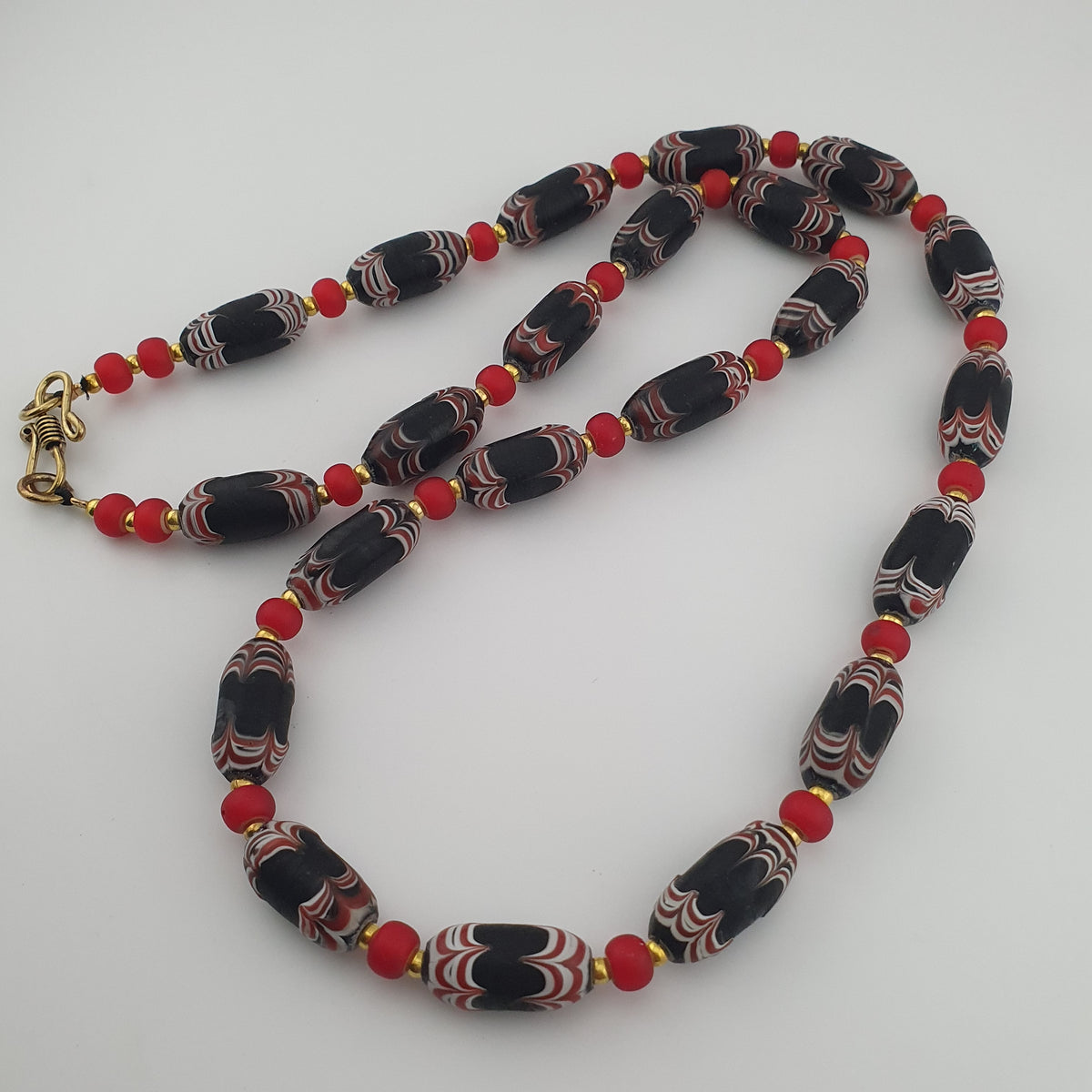 Antique Venetian Style Feather Desgin & Venetian WhiteHeart Glass Beads Necklace