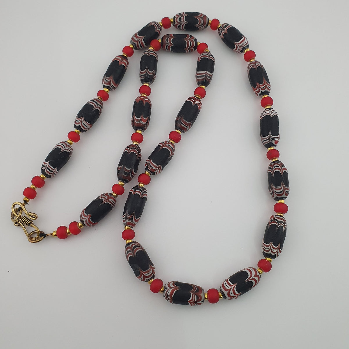 Antique Venetian Style Feather Desgin & Venetian WhiteHeart Glass Beads Necklace