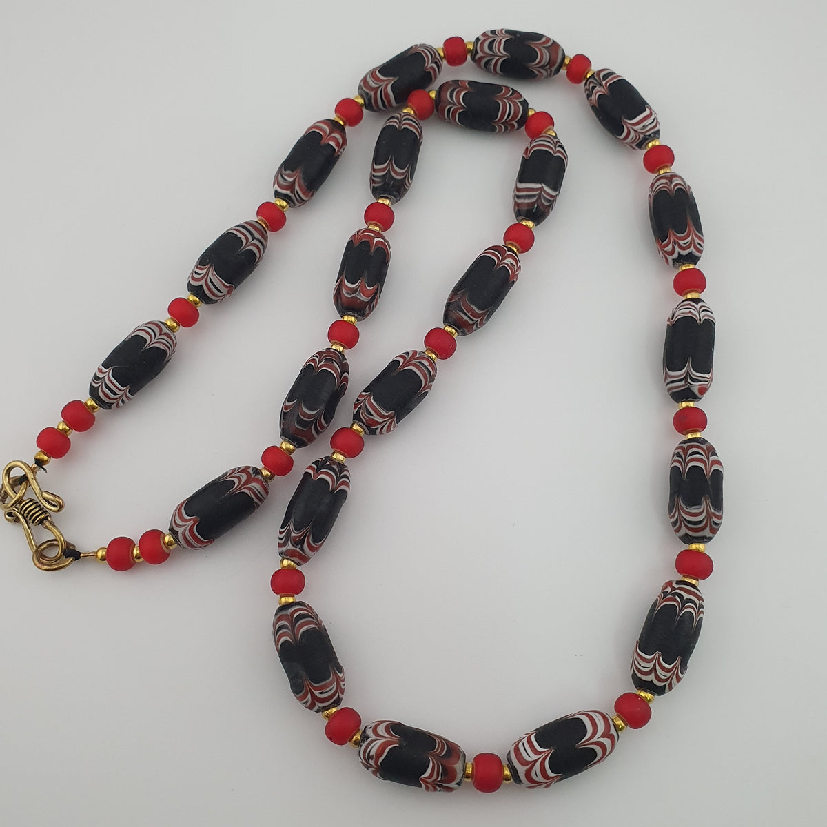 Antique Venetian Style Feather Desgin & Venetian WhiteHeart Glass Beads Necklace