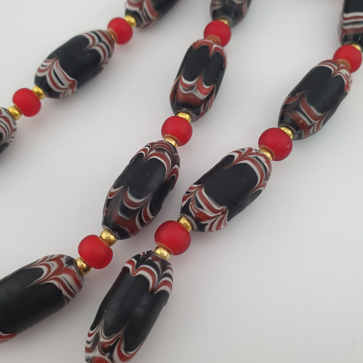 Antique Venetian Style Feather Desgin & Venetian WhiteHeart Glass Beads Necklace