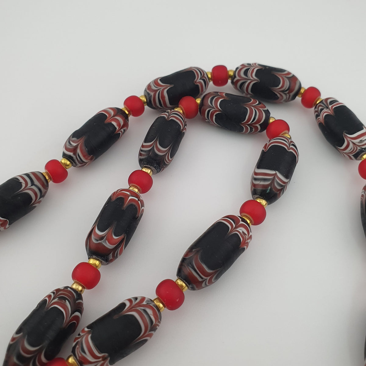 Antique Venetian Style Feather Desgin & Venetian WhiteHeart Glass Beads Necklace